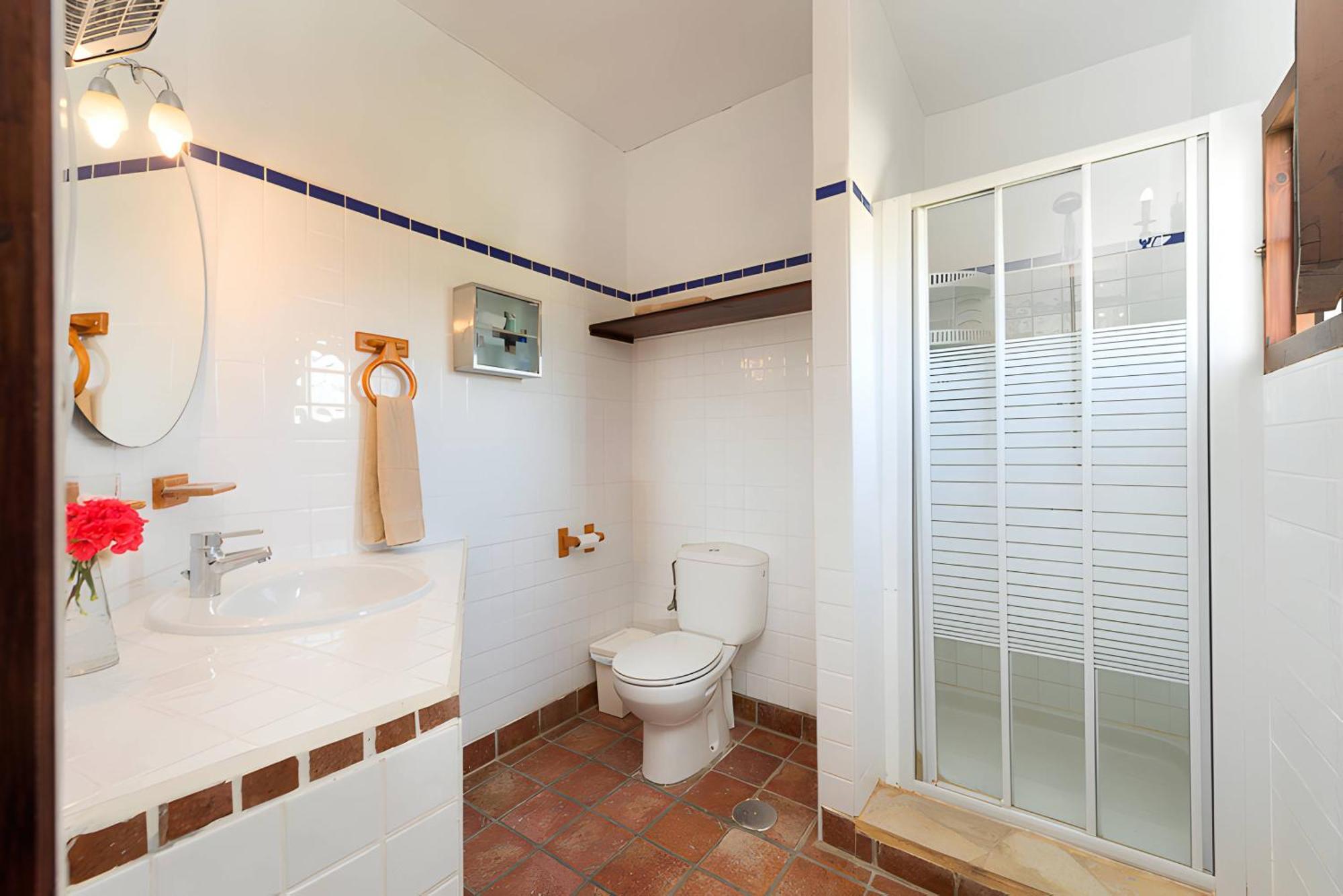 Castle Tower Apartment In Rural Holiday Park 'Bernard' Tolox Exterior photo
